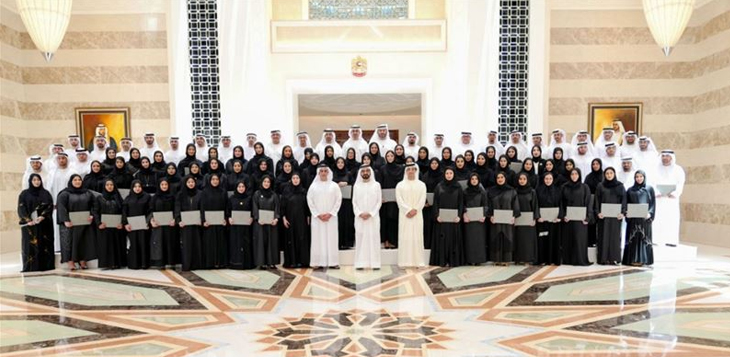 محمد بن راشد يكرم 120 من خريجي برنامج استشراف المستقبل