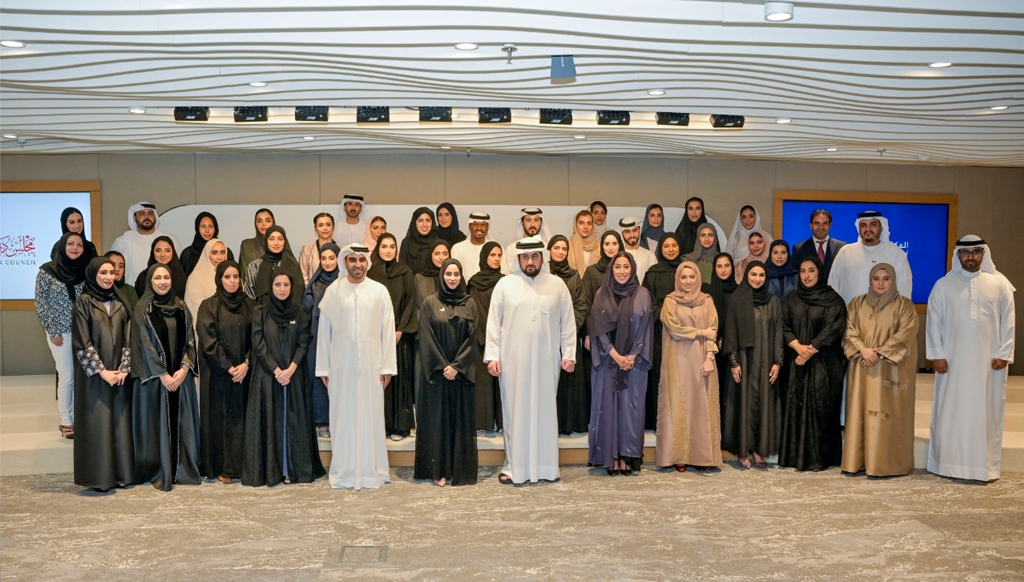 أحمد بن محمد يلتقي أول 100 خريج من برنامج تدريب الاتصال الحكومي في دبي (DXB500)