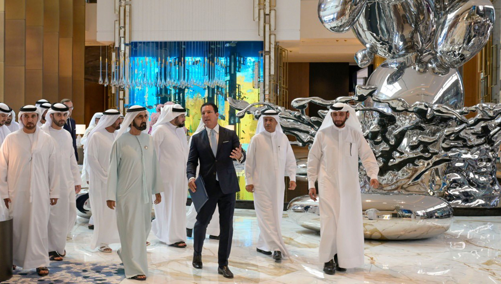 محمد بن راشد يزور منتجع "اتلانتس ذا رويال" دبي