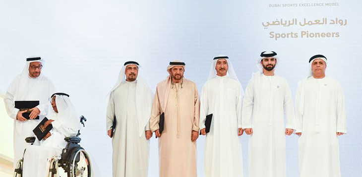 منصور بن محمد يكرم الفائزين في حفل التفوق الرياضي