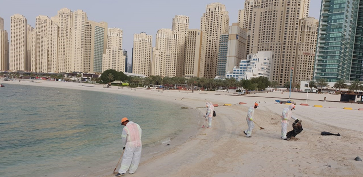 جهود متميزة لعمال النظافة في بلدية دبي لضمان استدامة نظافة المدينة على مدار الساعة