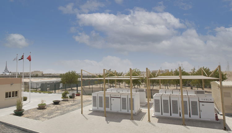هيئة كهرباء ومياه دبي تدشن مشروعاً تجريبياً في مجمع محمد بن راشد آل مكتوم للطاقة الشمسية لتخزين الطاقة باستخدام بطاريات الليثيوم-أيون من "تسلا"