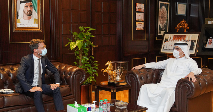 معالي سعيد محمد الطاير يلتقي سفير الجمهورية الفرنسية لدى الدولة