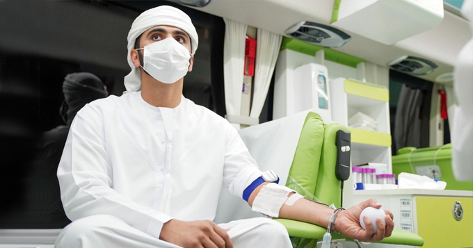 منصور بن محمد أول المتبرعين ضمن حملة "دمي لوطني" في مستهل دورتها للعام 2021 