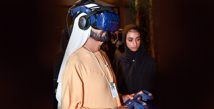 محمد بن راشد يطلع على تجربة بتقنية الواقع الافتراضي للتوعية البيئية والتعريف بتأثيرات التغير المناخي