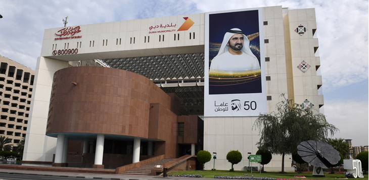 بلدية دبي تواصل حملة تعقيم وتطهير مناطق ومرافق الإمارة بأحدث التقنيات المتطورة