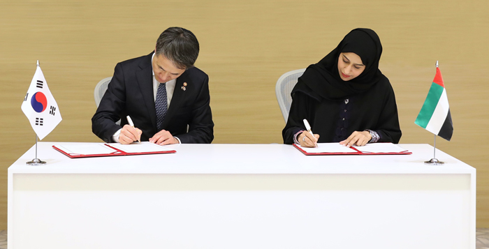 الإمارات وكوريا تعزّزان الحماية الاجتماعية بمذكرة تفاهم مشتركة