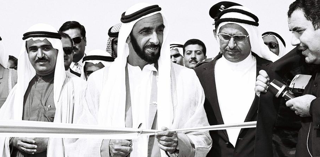 الشيخ زايد وتطوير القطاع الصناعي والبنى التحتيـة
