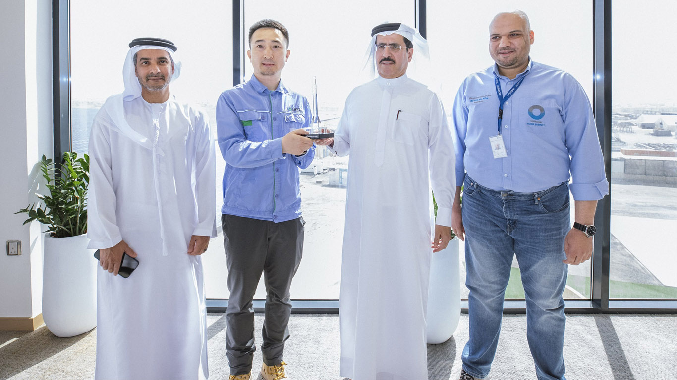 معالي سعيد محمد الطاير يتفقد تقدم سير العمل في المرحلتين الرابعة والخامسة من مجمع محمد بن راشد آل مكتوم للطاقة الشمسية 