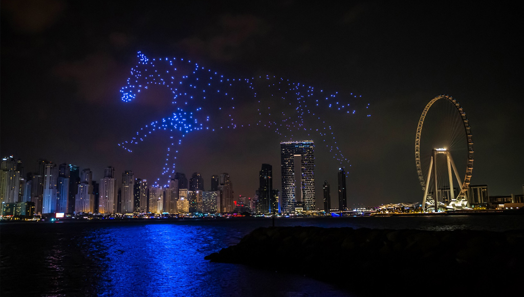 دبي تستقبل العام الجديد بثلاثين عرضاً للألعاب النارية وحفلات موسيقية وعروض الدرون الضوئية