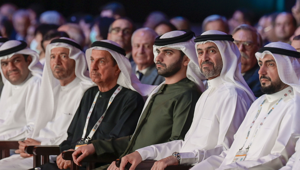 منصور بن محمد يشهد افتتاح مؤتمر الاتحاد العالمي لجمعيات الأنف والأُذُن والحنجرة والرأس والعُنُق في دبي