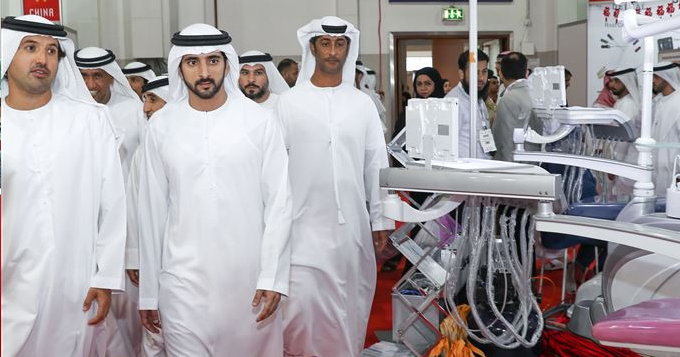 حمدان بن محمد يزور معرض ومؤتمر طب الأسنان