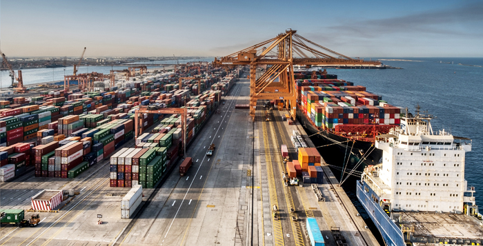 موانئ دبي العالمية تُتم دمج شركتي "يونيفيدير" و"فيدرتيك" لتأسيس شبكة خطوط ملاحية خارجية لخدمات نقل البضائع في رحلات بحرية قصيرة ومتوسطة