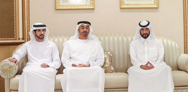 محمد بن زايد والشيوخ يقدمون واجب العزاء إلى حمدان بن محمد في وفاة منصور بن أحمد بن علي آل ثاني