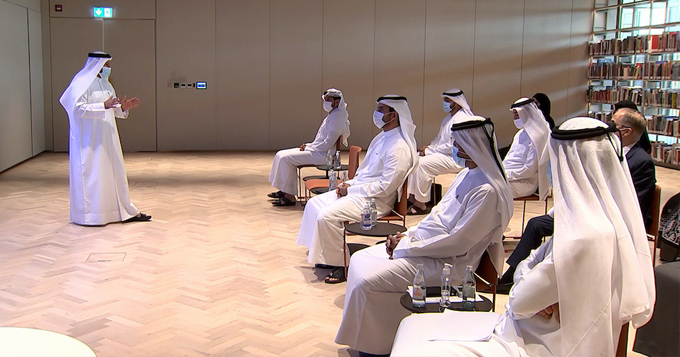 سلطان بن أحمد القاسمي يبحث خطط ومشاريع "الشارقة للإذاعة والتلفزيون" في 2021