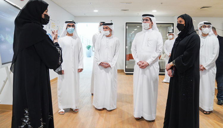 وزيرة الدولة للتكنولوجيا المتقدمة تزور مركز البحوث والتطوير ومشروع الهيدروجين الأخضر ضمن مجمع محمد بن راشد آل مكتوم للطاقة الشمسية