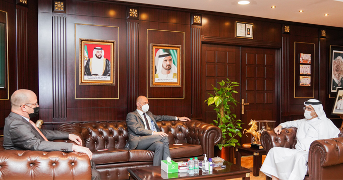 العضو المنتدب الرئيس التنفيذي لهيئة كهرباء ومياه دبي يستقبل وفداً رفيعاً من "سيمنس للطاقة"