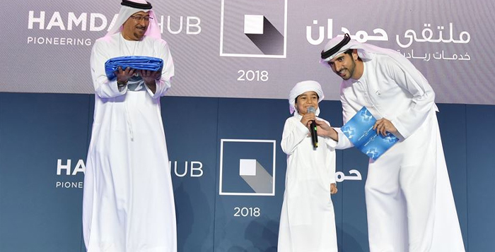 ولي عهد دبي يسلم راية "برنامج حمدان بن محمد للحكومة الذكية" إلى شرطة دبي