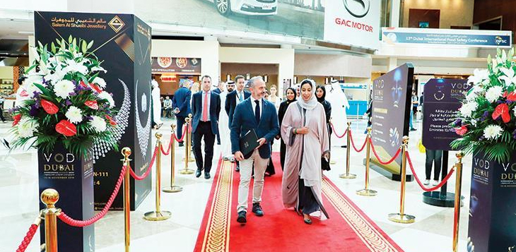 منى المرّي تفتتح معرض دبي الدولي للمجوهرات 2019 بمشاركة 500 علامة تجارية من 21 دولة