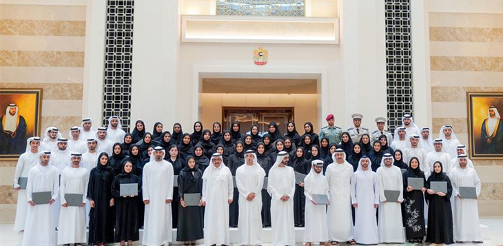 محمد بن راشد يكرم منتسبي برنامج شباب الإمارات