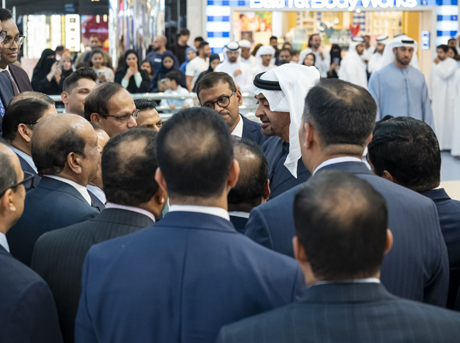 /content/dubaione/en-ae/programs/181/UAEPresidentMeetsLuLuGroupEmployees.html