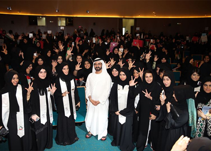 محمد بن راشد: 70% من فريق عملي نساء
