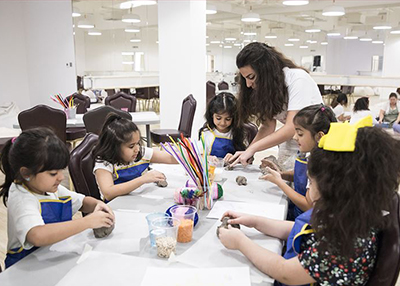 مُخيم نادي دبي للسيدات للمبدعين الصغار بيئة إبداعية للأطفال لقضاء إجازة الصيف