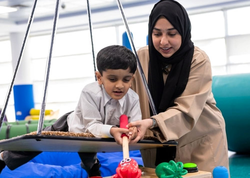 الإمارات تمكّن أصحاب الهمم باستراتيجية دمجهم في المجتمع