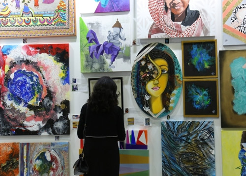 «فنون العالم دبي».. تناغم الإبداعات الكلاسيكية والرقمية