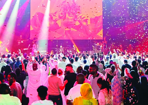 «مفاجآت صيف دبي».. فعاليات ترفيهية وعروض فنية للجمهور
