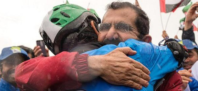 يحتـويـك الفوز، عندما تكـون بين ذراعـي الـمجـد