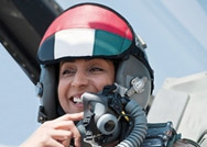 مريم المنصوري أول إماراتية تقود «إف 16»