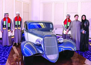 سيارة كلاسيكية فخمة من أيد 4 طلاب