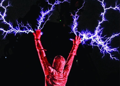 مهرجان أم الإمارات يستضيف "أسياد البرق"