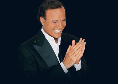 خوليو إيغليزياس على مسرح دبي أوبرا